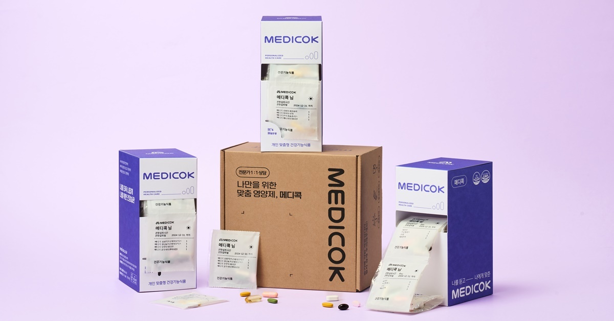 메디콕 제품 상자와 개별 포장된 영양제, 배송 상자가 놓인 광고주 제공 사진